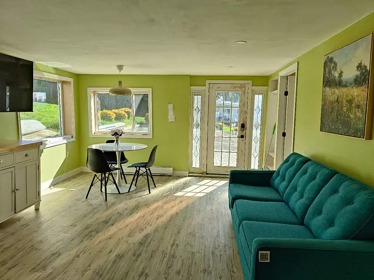 354 Seaforth Cres #1 — Photo 7