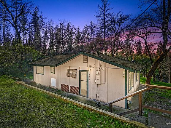 3rd image of 805 Country Rd