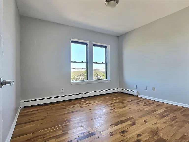 2260 Fairfield Ave #4C — Photo 7