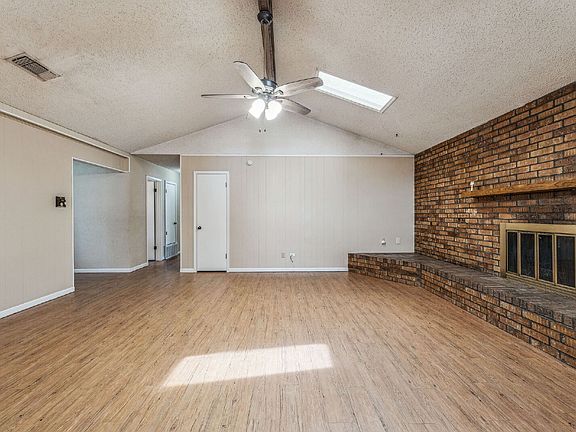 5th image of 1010 N Meadowlark Ln