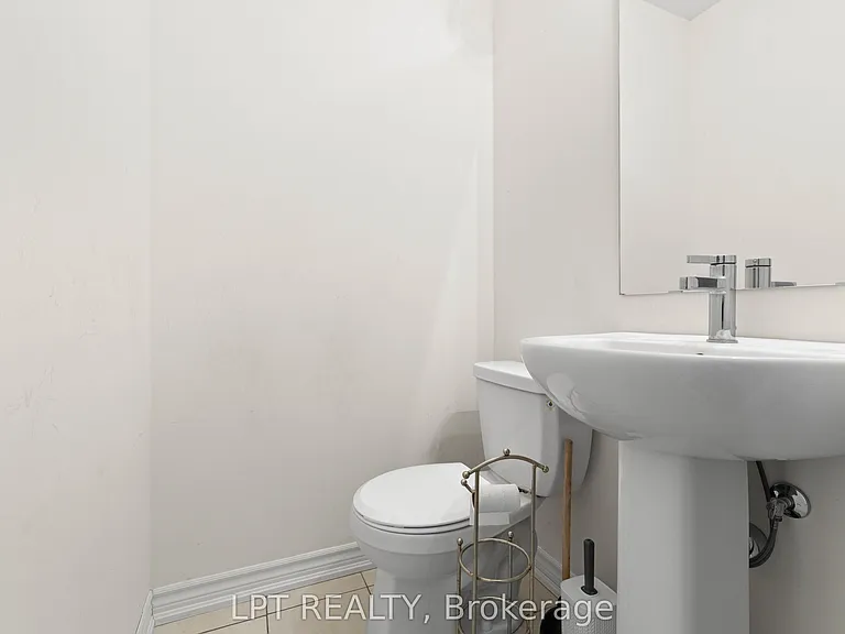 110 Grew Blvd #Townhouse 05 — Photo 7