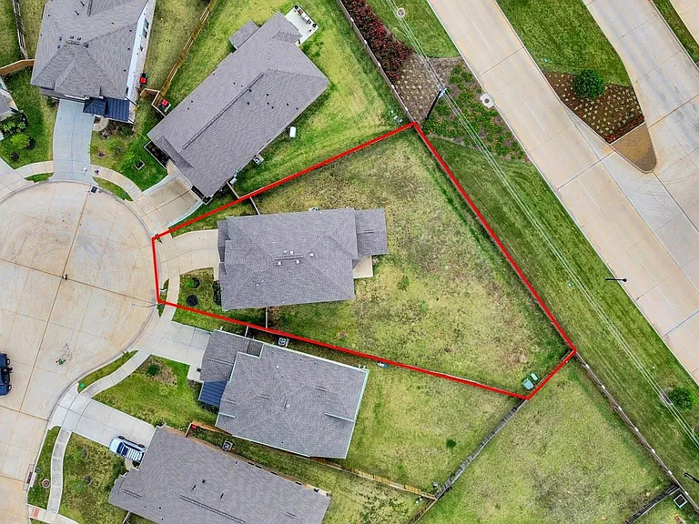 208 Salange Ln — Photo 49