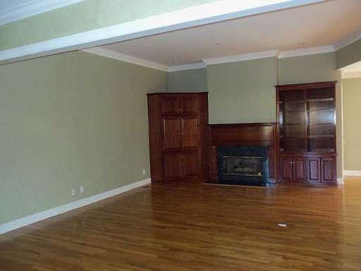 5th image of 203 Shady Valley Dr