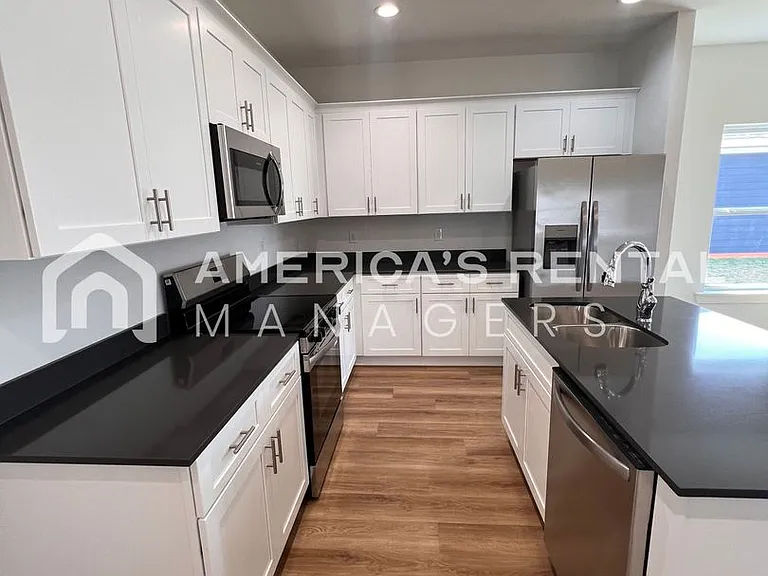 19641 Amberley Rd — Photo 13