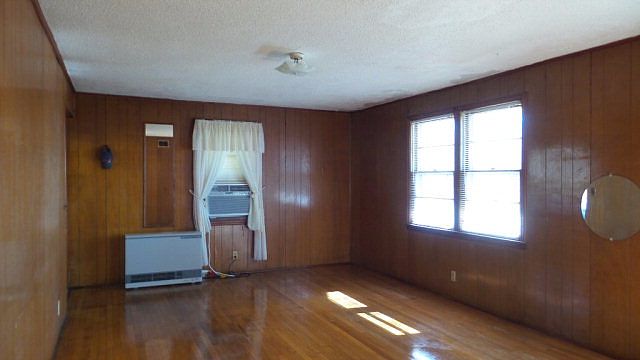 2nd image of 343 Lullwater Rd