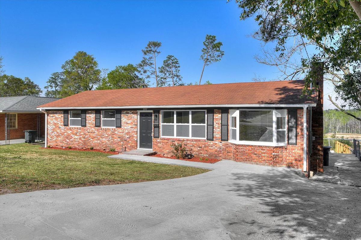Building Photo - 2202 Vireo Dr