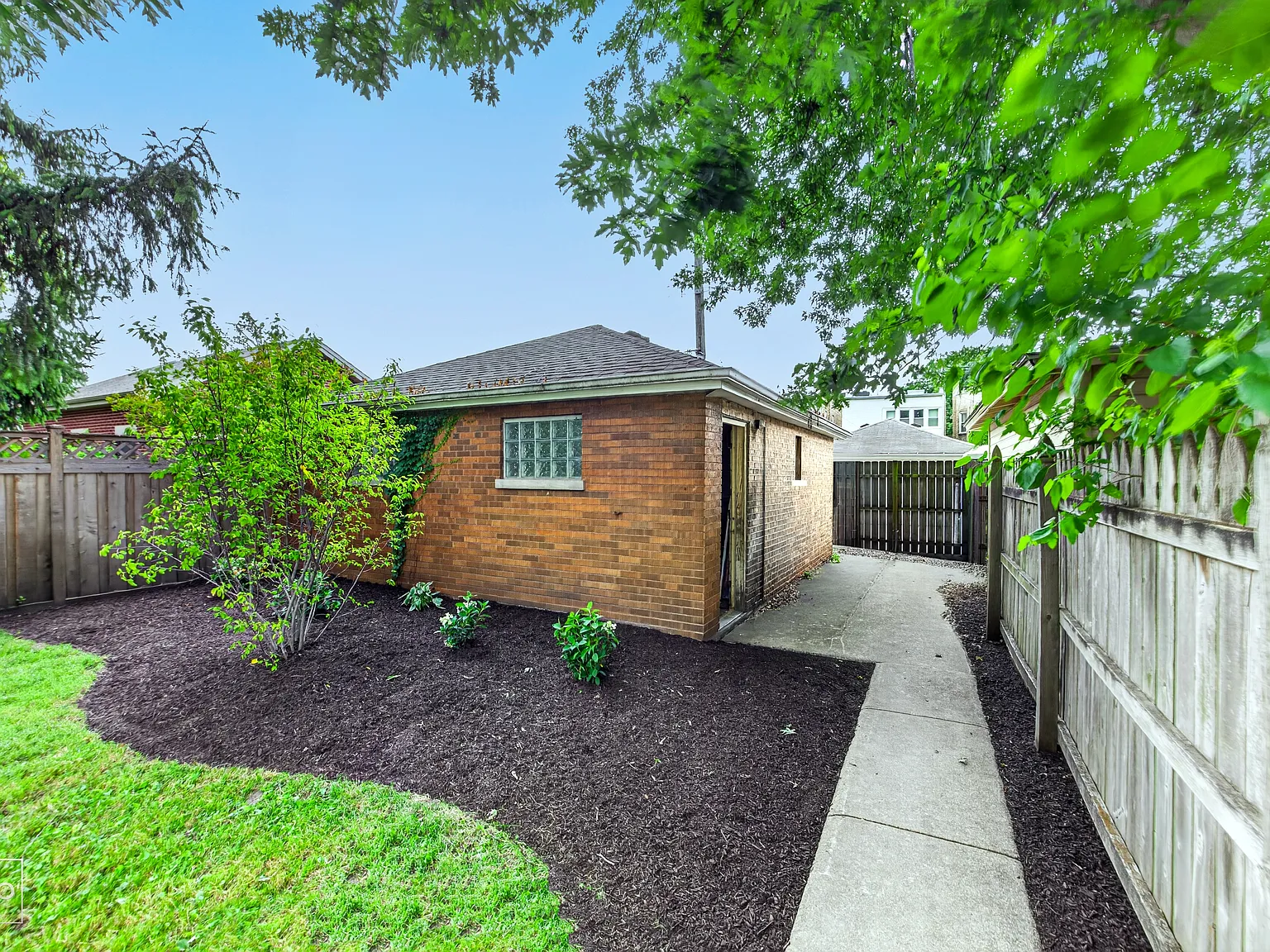 2 bed, $2,885 — Photo 2