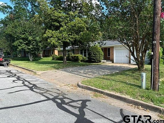 4th image of 2819 Marilyn Dr