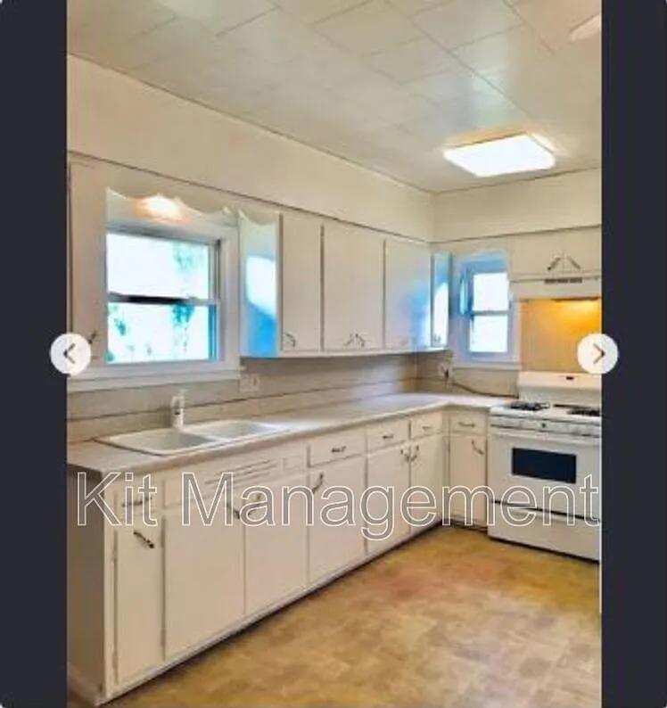 Charming 2-Bed Bungalow with Garage & Yard on Atlantic Ave Toledo's Best Value! — Photo 3