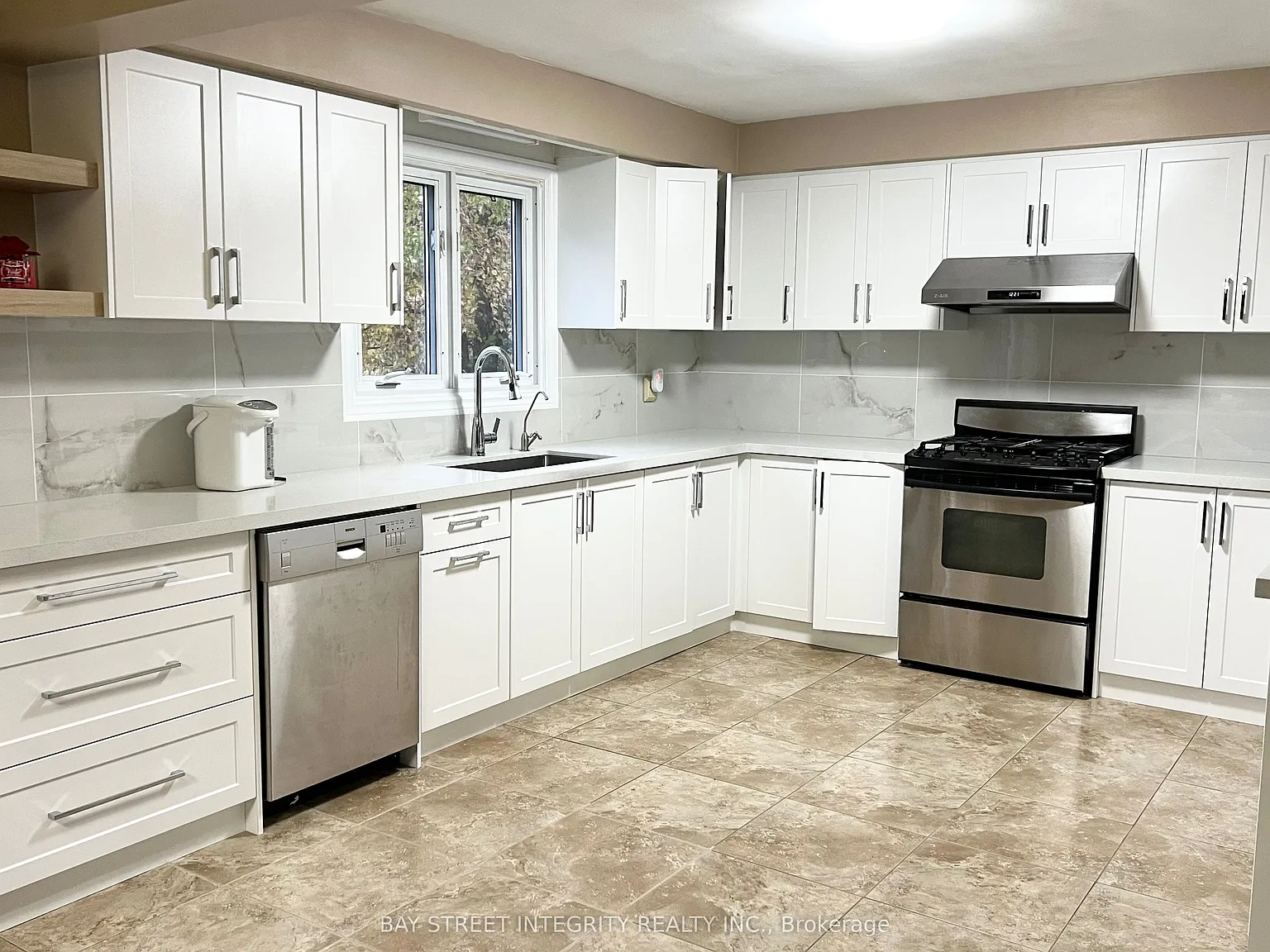 4 bed, $3,850 — Photo 4