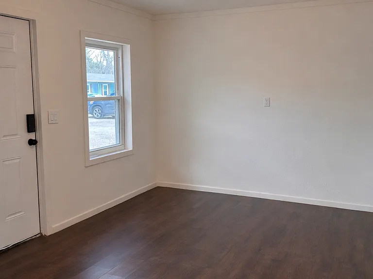 Alvin Apartments — Photo 24