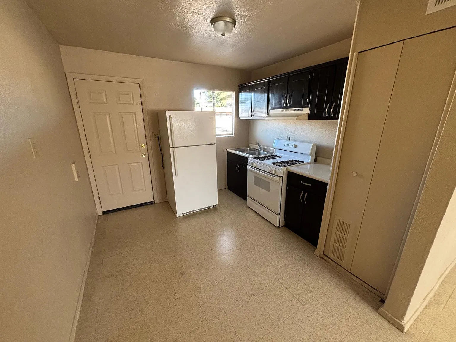 1 bed, 600 sqft, $650 — Photo 2