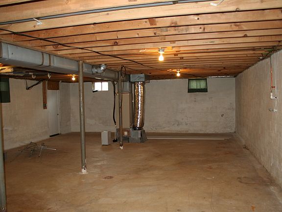 2nd image of 713 N Sherbrooke Cir