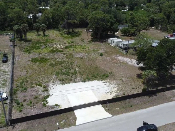 8226 Grady Dr, North Fort Myers, FL 33917