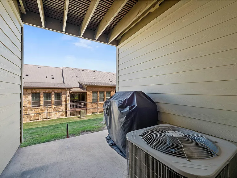 1201 Highknoll Ln — Photo 12