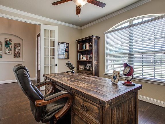 3rd image of 9910 Clubhouse Cir