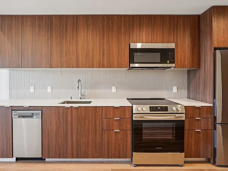10431 Santa Monica — Photo 16
