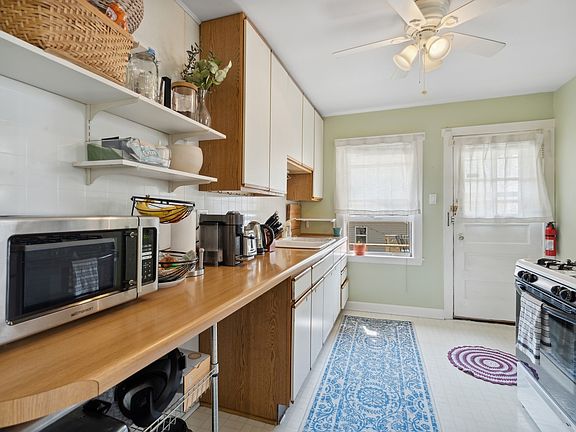 5th image of 5642 N Artesian Ave