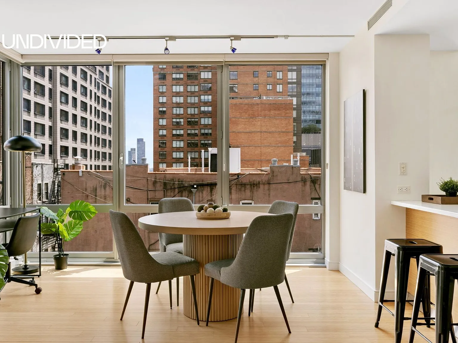 303 East 33rd Street — Photo 3