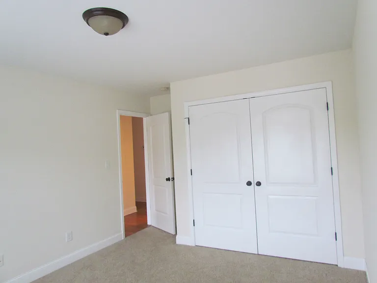 1515 Mayfair Dr — Photo 9