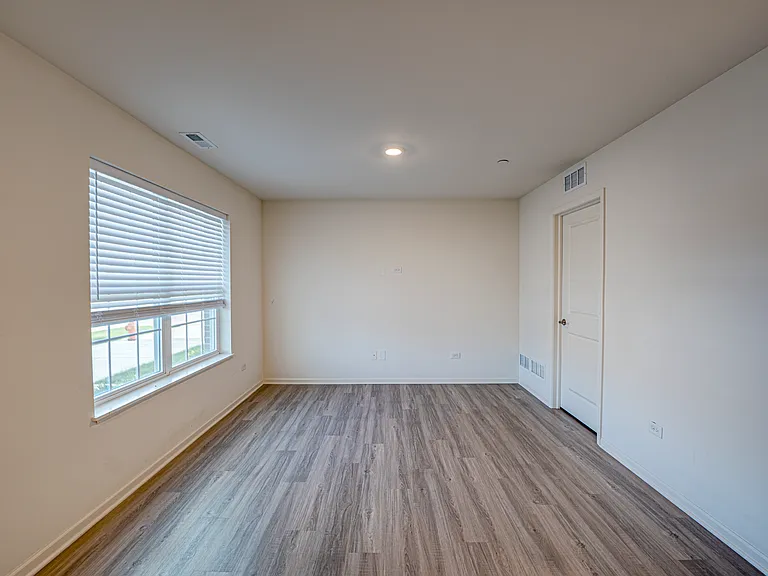 2945 Showplace Dr — Photo 3