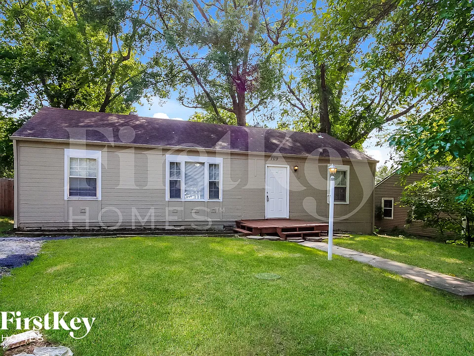 709 NE 45th Ter