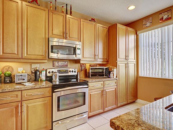 010717@Robert Fernandez08