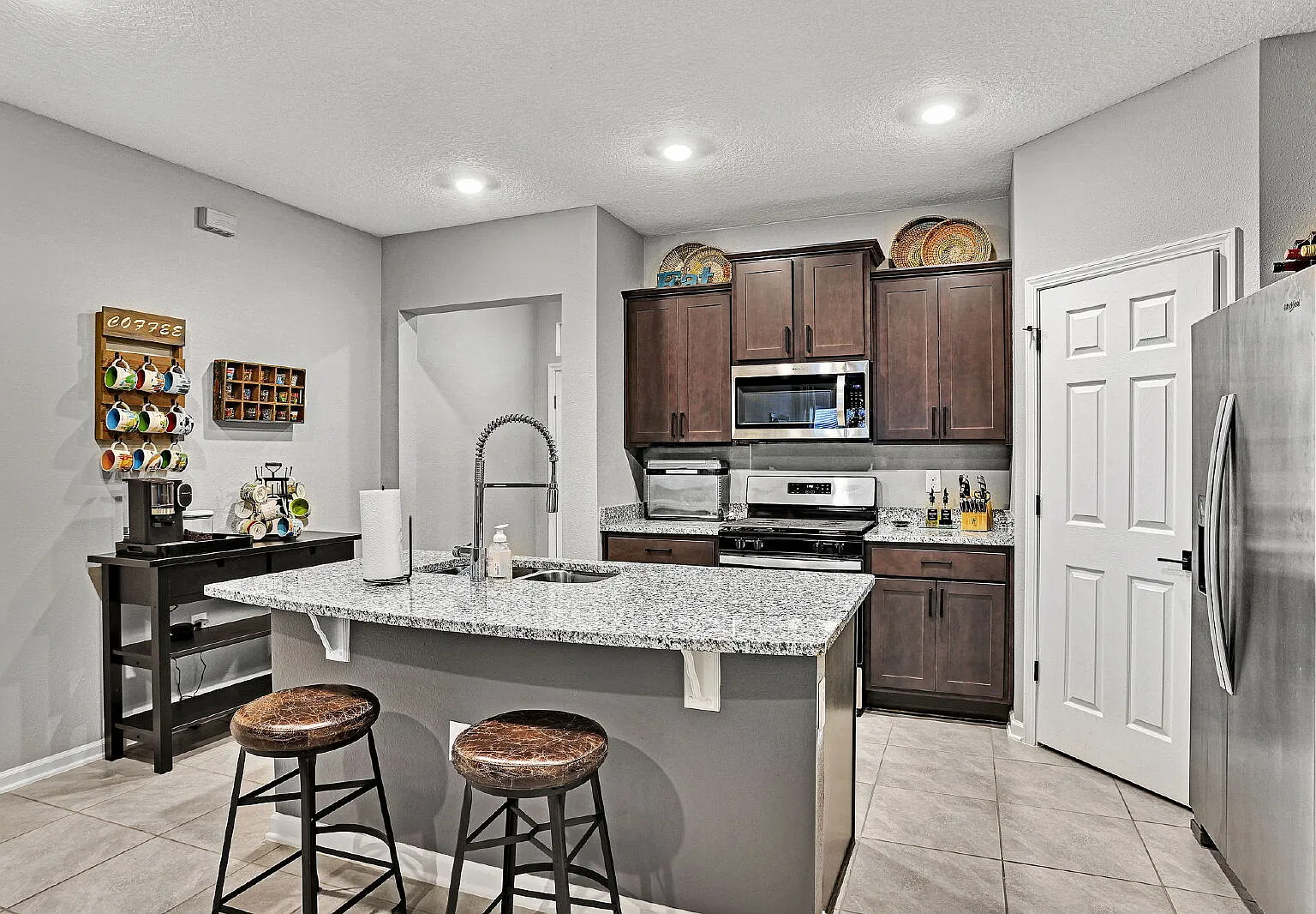 2 bed, 2.5 bath, 1442 sqft, $1,945 — Photo 3