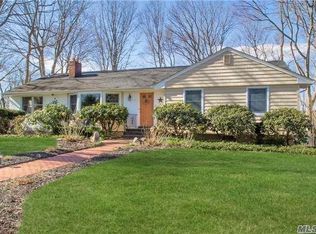 19 Whitehall Dr, Huntington, NY 11743