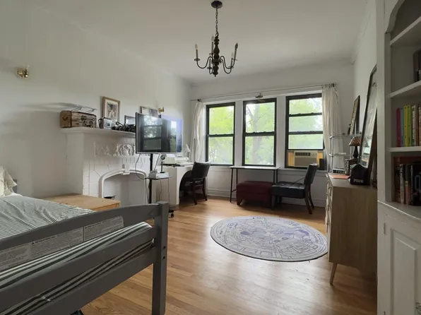 2929 W McLean Ave #2E, Chicago, IL 60647