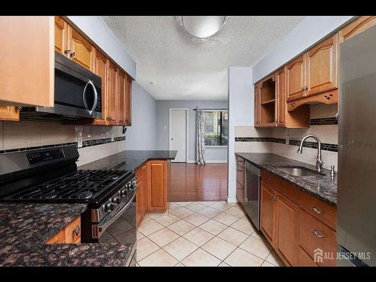 16 Hampshire Dr — Photo 11