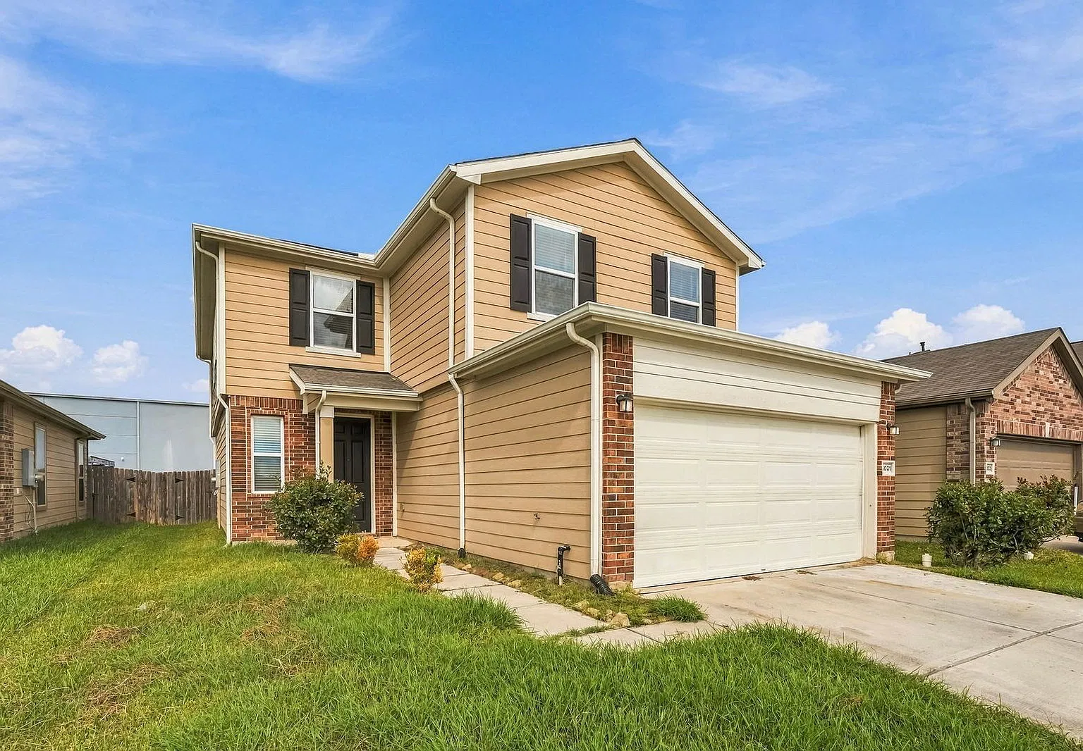 5 bed, 2.5 bath, 2382 sqft, $2,250 — Photo 1