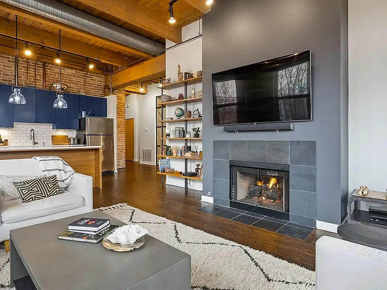 2201 W Wabansia Ave #10 — Photo 8