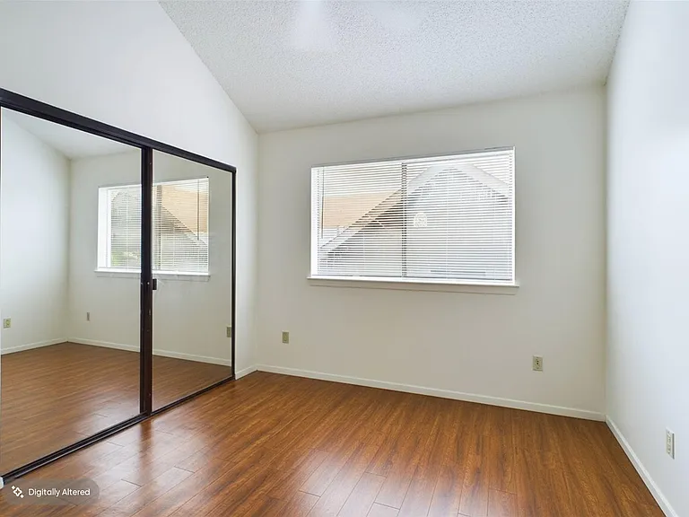 908 Poplar St #201 — Photo 10