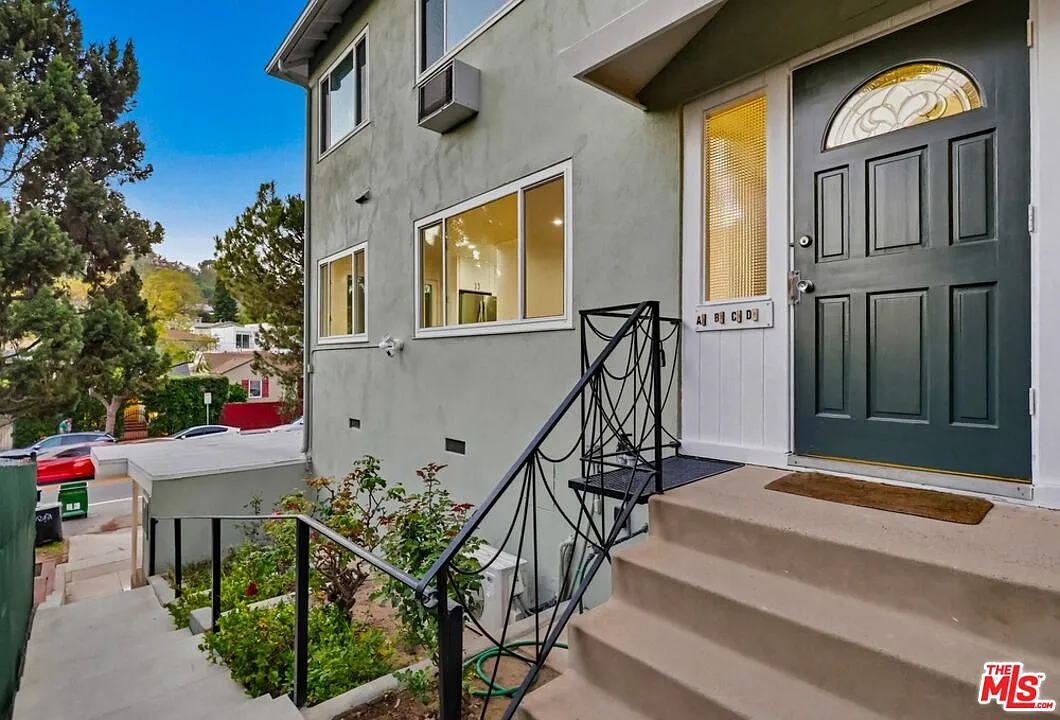 1 bed, 1.0 bath, 700 sqft, $3,600 — Photo 1