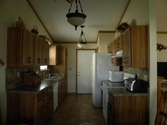 5th image of 444 Kathryn Dr