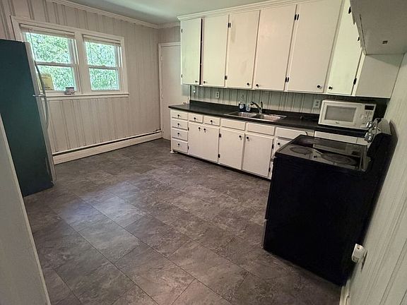 3rd image of 1016 Montgomery St #B
