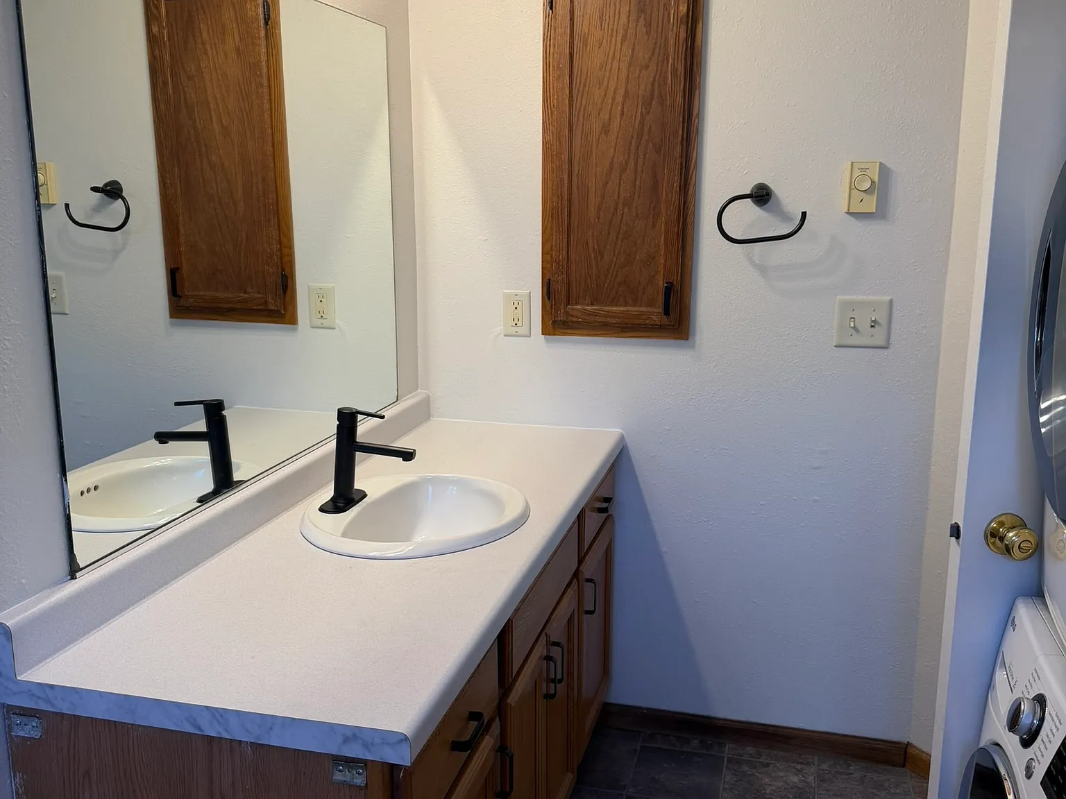 1519 Wilson Street - B — Photo 4