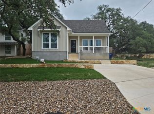 1095 Diamondhead Dr, Canyon Lake, TX 78133