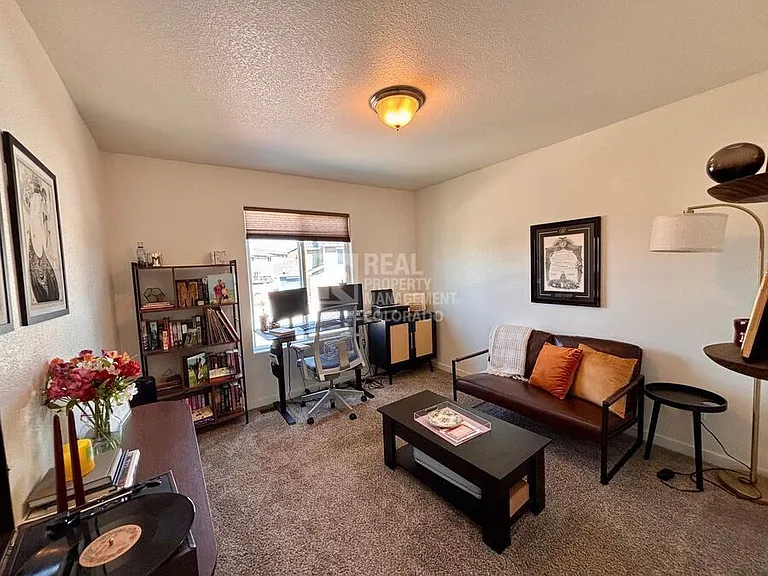 914 Antrim Loop — Photo 12