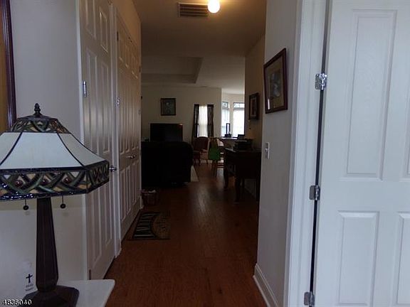 3rd image of 4 Sylvia St