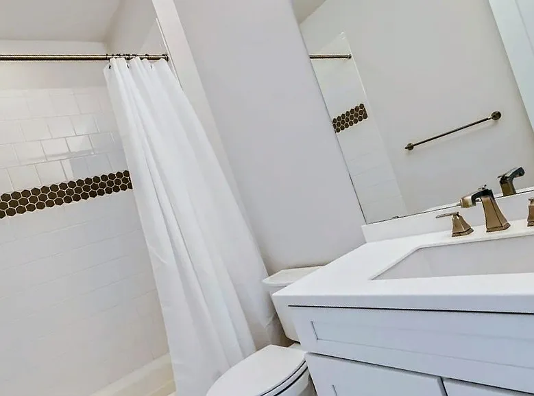 5 bed, 3846 sqft, $4,200 — Photo 1