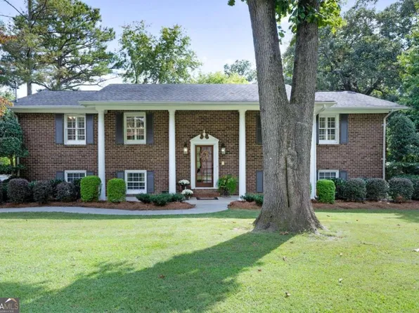 204 Briarwood Dr, Calhoun, GA 30701