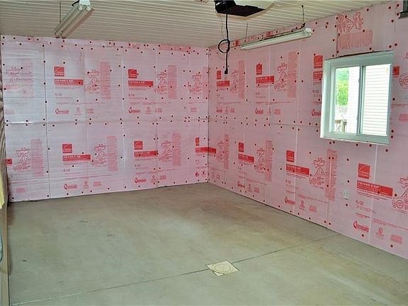 Clean and roomy 1 car garage.