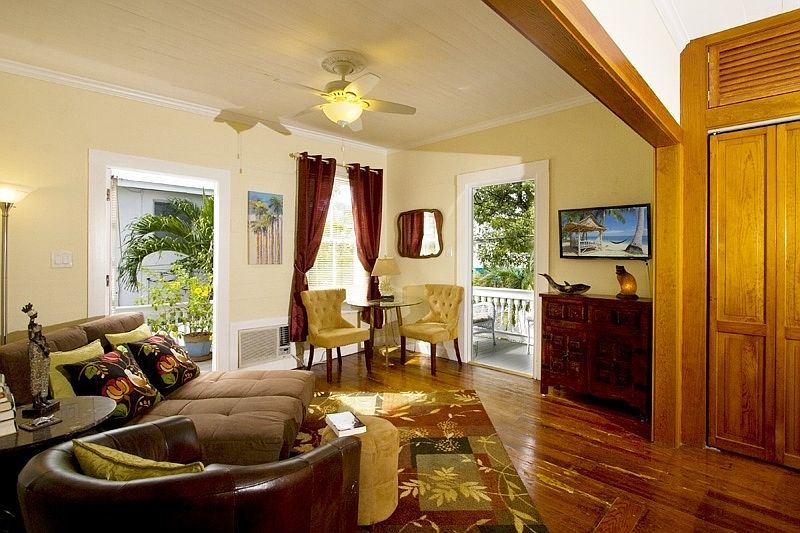 1st image of 327 Margaret St APT 2