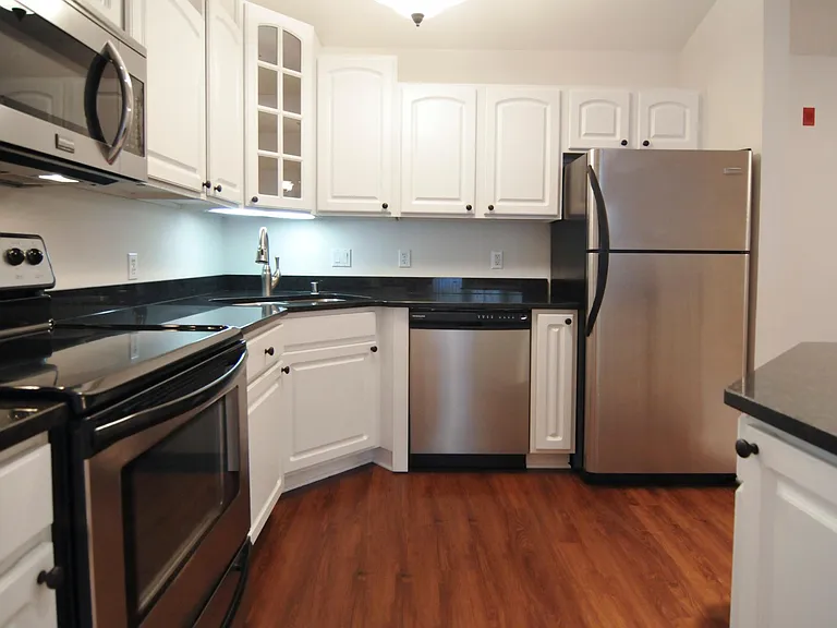 Yorktown Estates Apartments — Photo 23