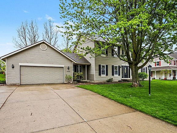 2nd image of 1330 Meadow Green Ct SE