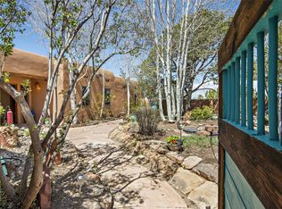 10 Estrella De La Manana, Santa Fe, NM 87508