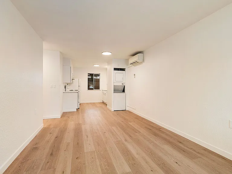 Crestwood Place — Photo 2