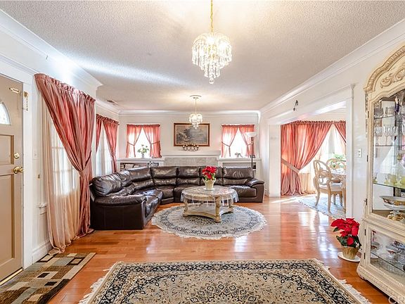 3rd image of 368 W Lexington Dr